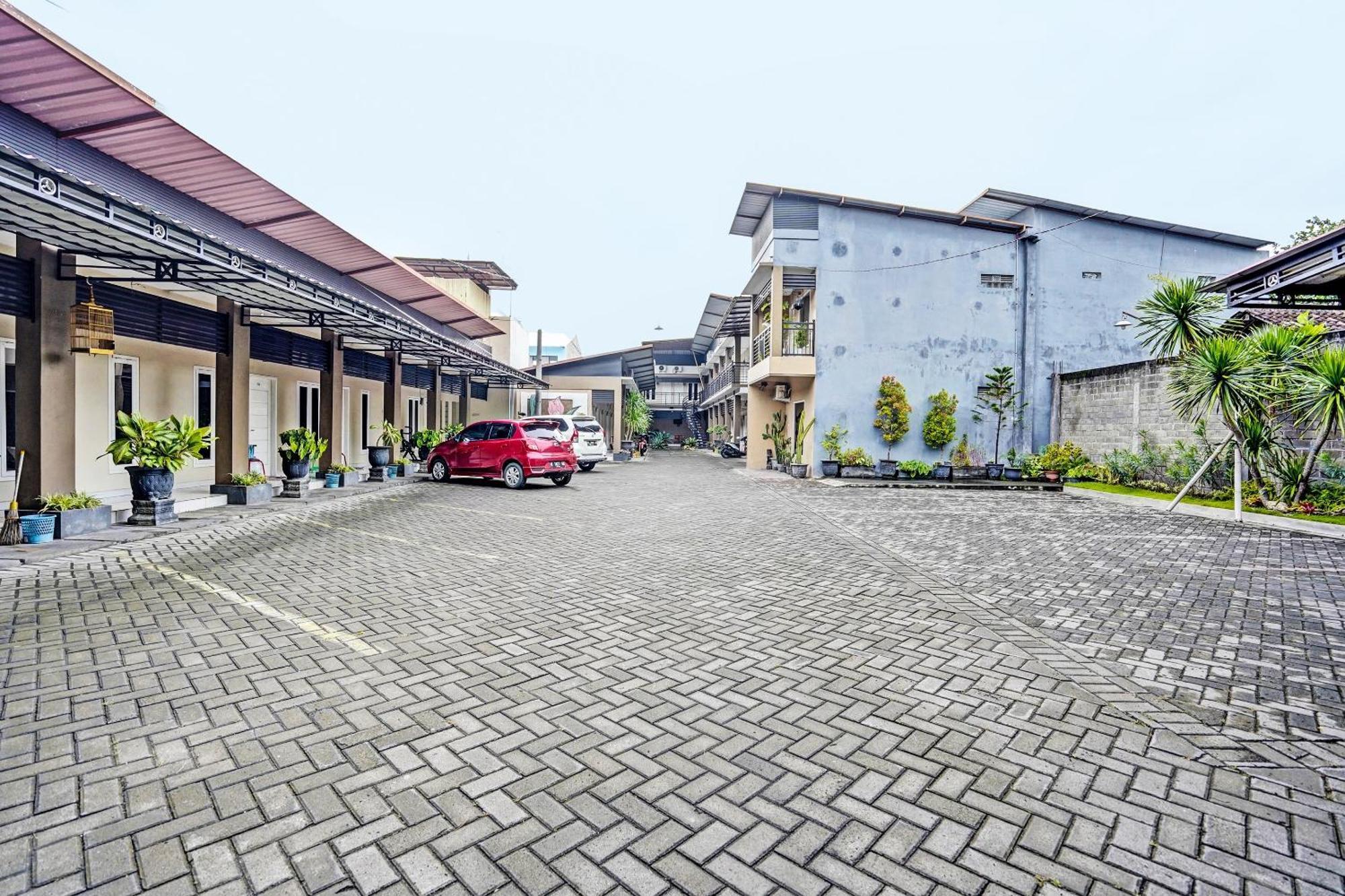 Oyo Life 92190 Arya Guest House تولونغاغونغْ المظهر الخارجي الصورة